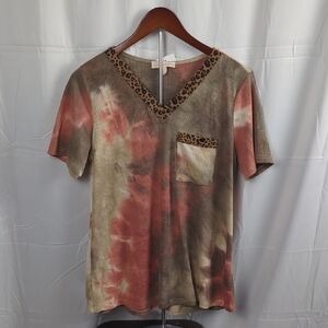 Leopard Accent Tie-Dye V-Neck Tee